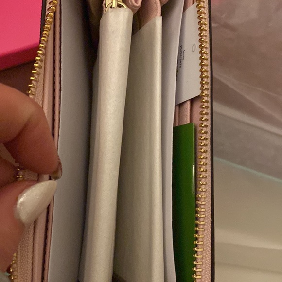 Kate Spade 2 Park Avenue Saffiano Lacey Wallet - Picture 3 of 3